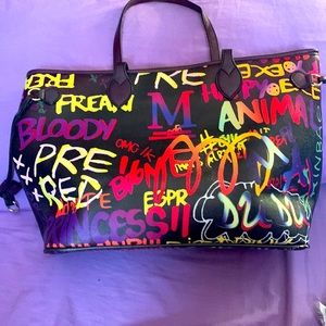 Very cute graphic handbags and hold plenty of things and in great condition